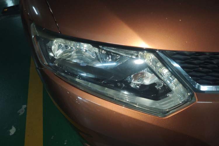 Used Nissan X-Trail 2014 2.5L CVT Luxury Edition 4WD Right Front Headlight