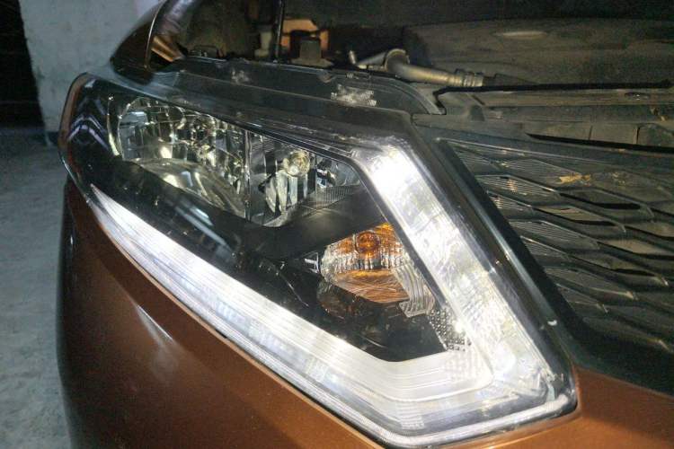 Used Nissan X-Trail 2014 2.0L CVT Smart Edition 2WD Right Front Headlight