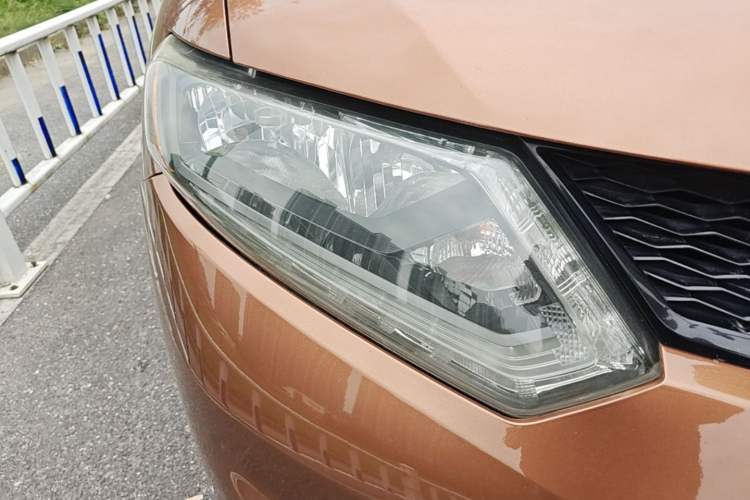 Used Nissan X-Trail 2014 2.5L CVT Leading Edition 4WD Right Front Headlight