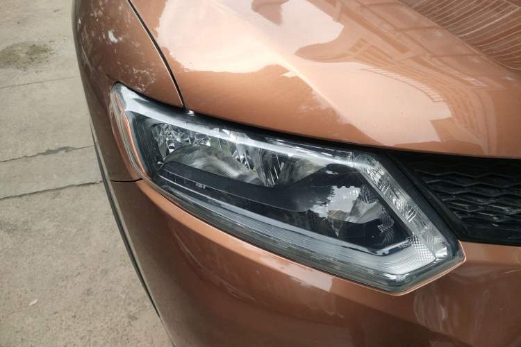 Used Nissan X-Trail 2014 2.5L CVT Luxury Edition 4WD Right Front Headlight
