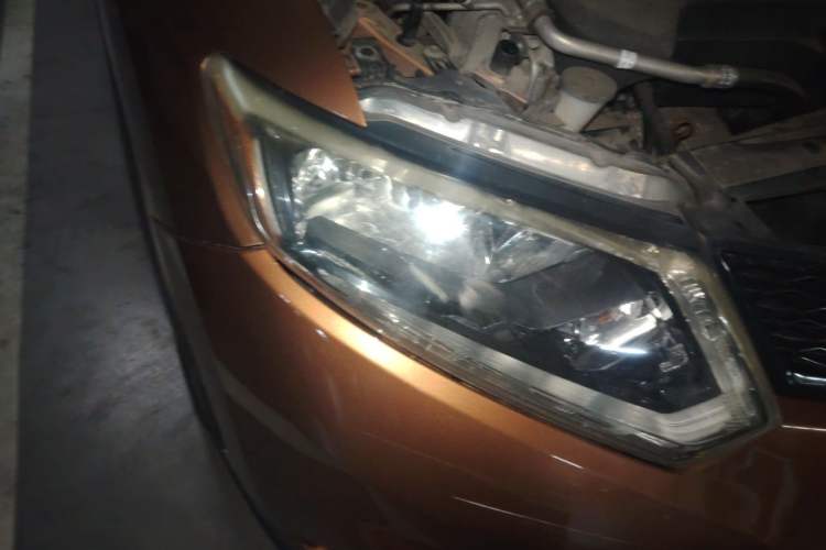 Used Nissan X-Trail 2014 2.5L CVT Leading Edition 4WD Right Front Headlight