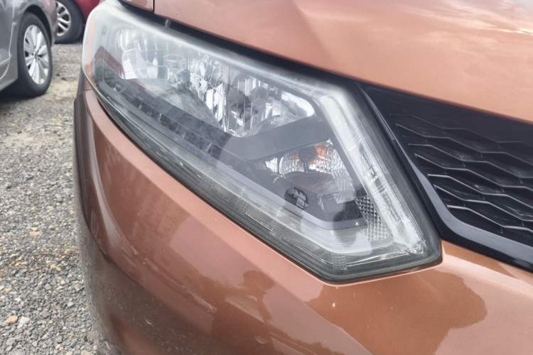Used Nissan X-Trail 2014 2.5L CVT Luxury Edition 4WD Right Front Headlight