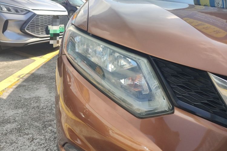 Used Nissan X-Trail 2014 2.5L CVT Luxury Edition 4WD Right Front Headlight