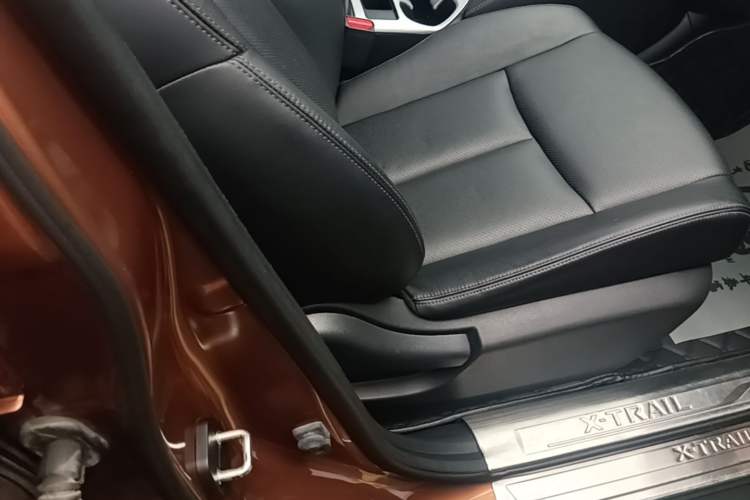 Used Nissan X-Trail 2014 2.0L CVT Comfort Edition 2WD Right Front Seat