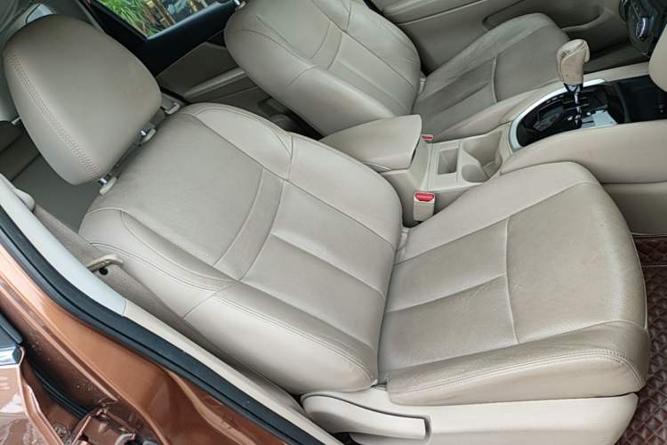 Used Nissan X-Trail 2014 2.0L CVT Comfort Edition 2WD Right Front Seat