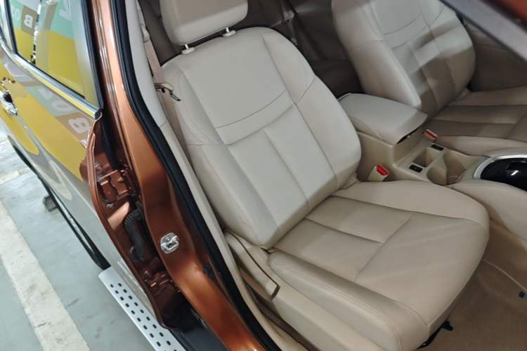 Used Nissan X-Trail 2014 2.0L CVT Comfort Edition 2WD Right Front Seat