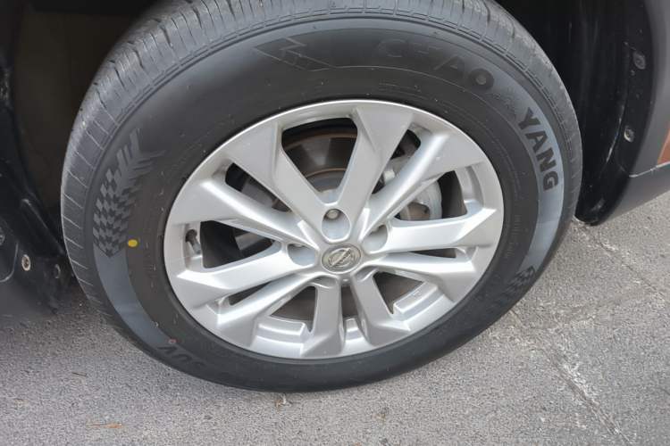 Used Nissan X-Trail 2014 2.0L CVT Comfort Edition 2WD Right Front Wheel Hub