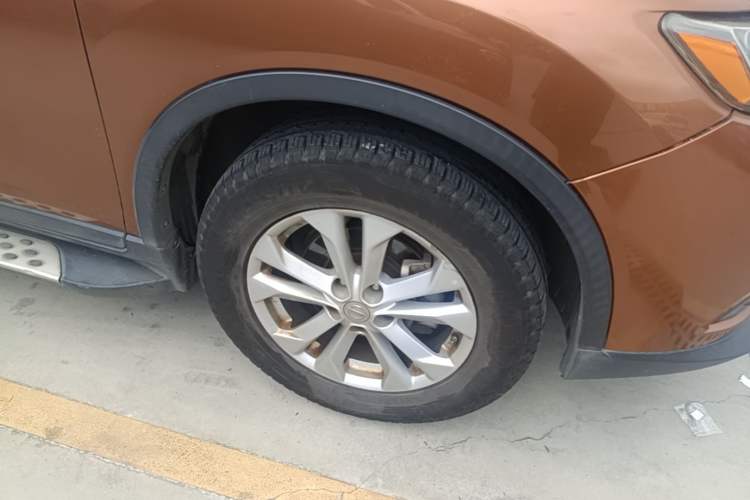 Used Nissan X-Trail 2014 2.5L CVT Luxury Edition 4WD Right Front Wheel Hub