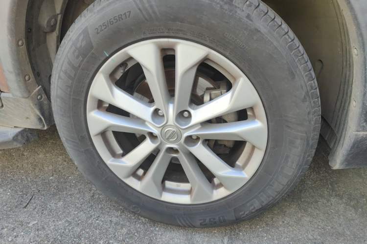 Used Nissan X-Trail 2014 2.0L CVT Comfort Edition 2WD Right Front Wheel Hub