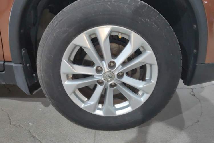 Used Nissan X-Trail 2014 2.0L CVT Comfort Edition 2WD Right Front Wheel Hub
