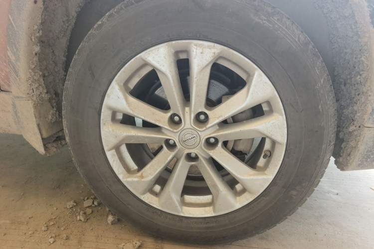 Used Nissan X-Trail 2014 2.5L CVT Ultimate Edition 4WD Right Front Wheel Hub