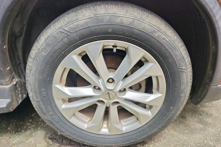 Used Nissan X-Trail 2014 2.0L CVT Comfort Edition 2WD Right Front Wheel Hub