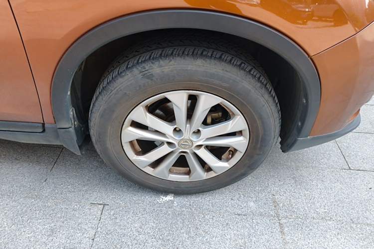 Used Nissan X-Trail 2014 2.5L CVT Luxury Edition 4WD Right Front Wheel Hub