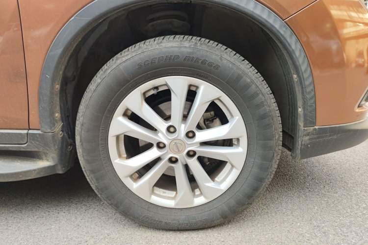 Used Nissan X-Trail 2014 2.0L CVT Comfort Edition 2WD Right Front Wheel Hub