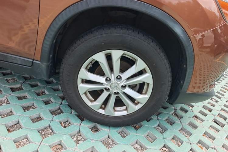 Used Nissan X-Trail 2014 2.0L CVT Comfort Edition 2WD Right Front Wheel Hub