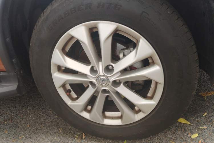 Used Nissan X-Trail 2014 2.0L CVT Comfort Edition 2WD Right Front Wheel Hub