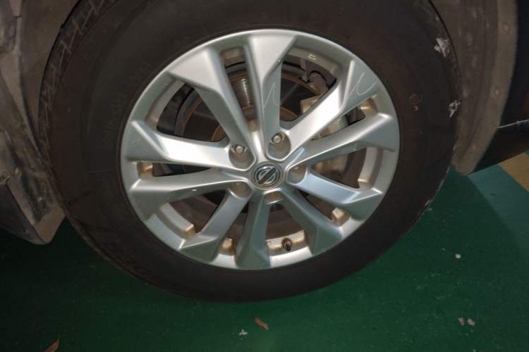 Used Nissan X-Trail 2014 2.5L CVT Luxury Edition 4WD Right Front Wheel Hub