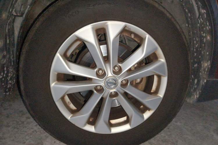 Used Nissan X-Trail 2014 2.0L CVT Smart Edition 2WD Right Front Wheel Hub