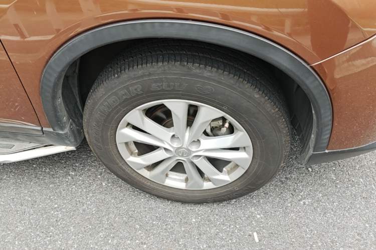 Used Nissan X-Trail 2014 2.5L CVT Leading Edition 4WD Right Front Wheel Hub