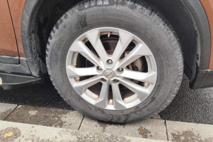 Used Nissan X-Trail 2014 2.5L CVT Luxury Edition 4WD Right Front Wheel Hub