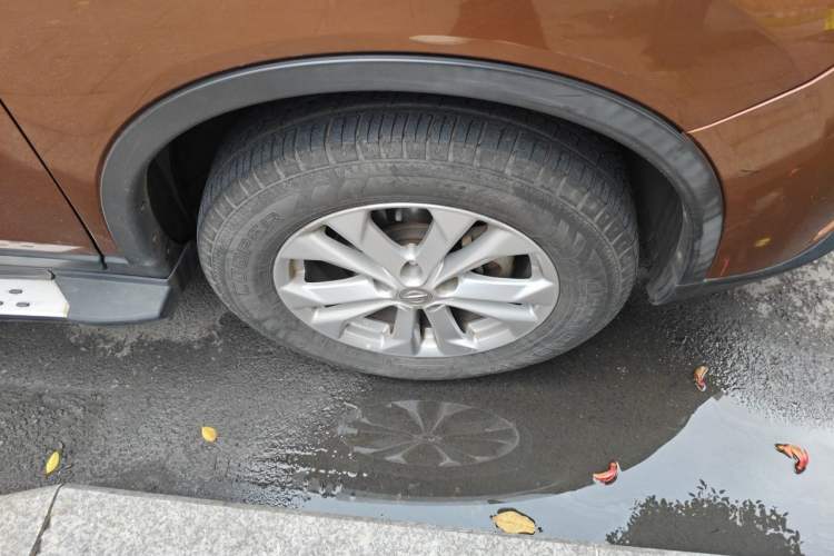 Used Nissan X-Trail 2014 2.0L CVT Comfort Edition 2WD Right Front Wheel Hub