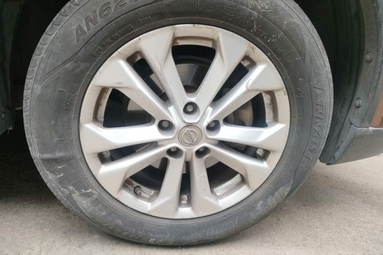 Used Nissan X-Trail 2014 2.5L CVT Luxury Edition 4WD Right Front Wheel Hub
