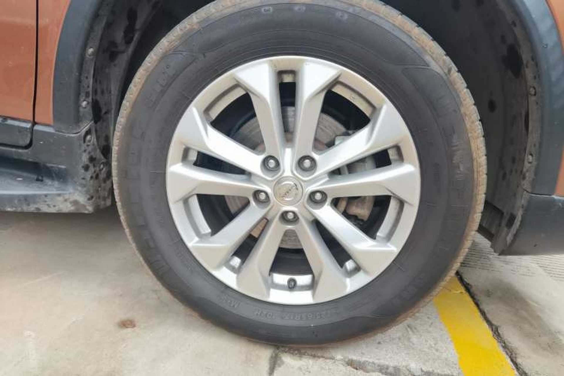 Used Nissan X-Trail 2014 2.0L CVT Comfort Edition 2WD Right Front Wheel Hub