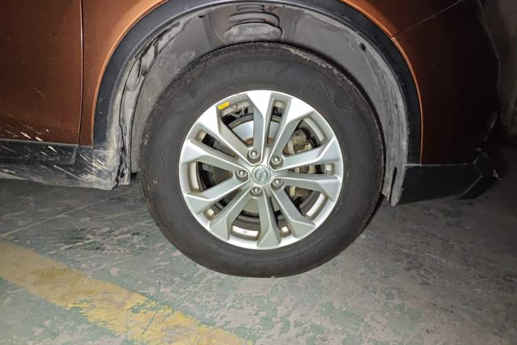 Used Nissan X-Trail 2014 2.0L CVT Comfort Edition 2WD Right Front Wheel Hub