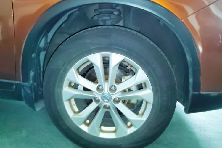 Used Nissan X-Trail 2014 2.0L CVT Comfort Edition 2WD Right Front Wheel Hub