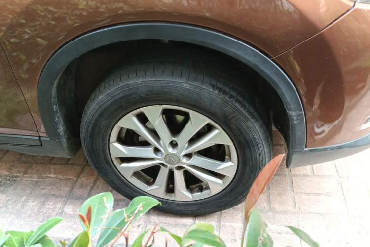 Used Nissan X-Trail 2014 2.0L CVT Smart Edition 2WD Right Front Wheel Hub