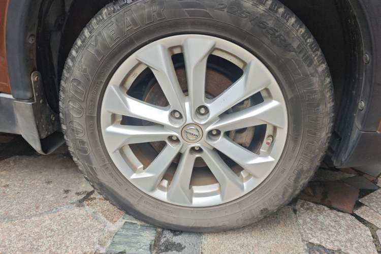 Used Nissan X-Trail 2014 2.0L CVT Comfort Edition 2WD Right Front Wheel Hub