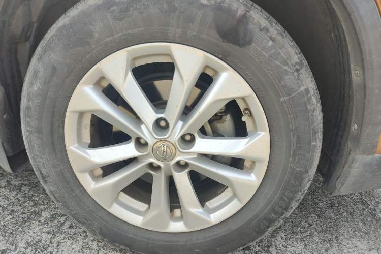Used Nissan X-Trail 2014 2.5L CVT Luxury Edition 4WD Right Front Wheel Hub