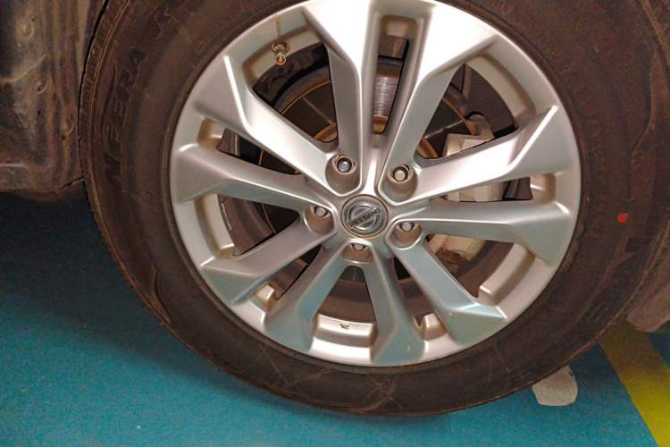 Used Nissan X-Trail 2014 2.0L CVT Comfort Edition 2WD Right Front Wheel Hub