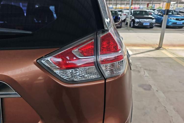 Used Nissan X-Trail 2014 2.5L CVT Leading Edition 4WD Right Rear Taillight