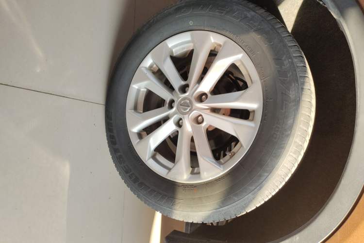 Used Nissan X-Trail 2014 2.5L CVT Luxury Edition 4WD Right Rear Wheel Hub