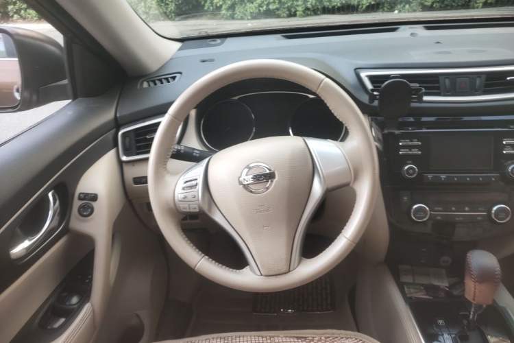 Used Nissan X-Trail 2014 2.0L CVT Comfort Edition 2WD Steering Wheel