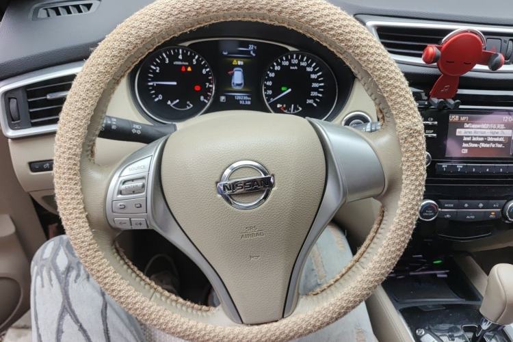 Used Nissan X-Trail 2014 2.5L CVT Luxury Edition 4WD Steering Wheel