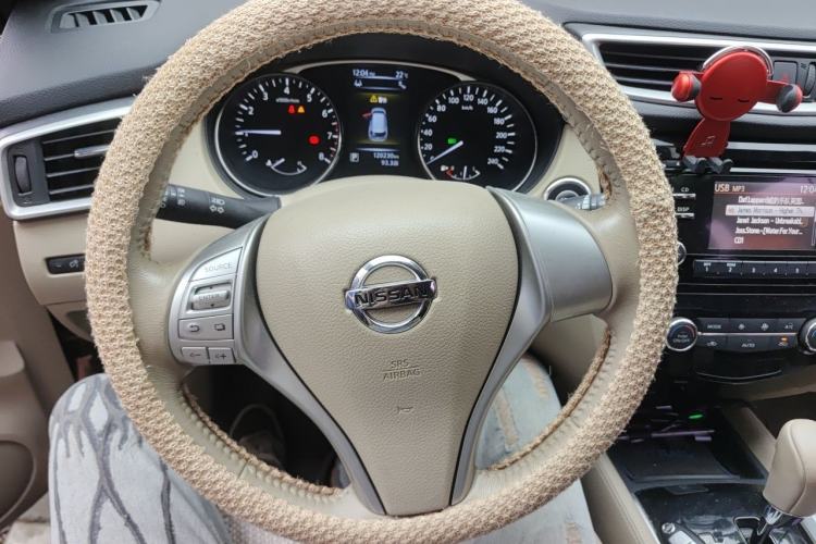 Used Nissan X-Trail 2014 2.5L CVT Luxury Edition 4WD Steering Wheel