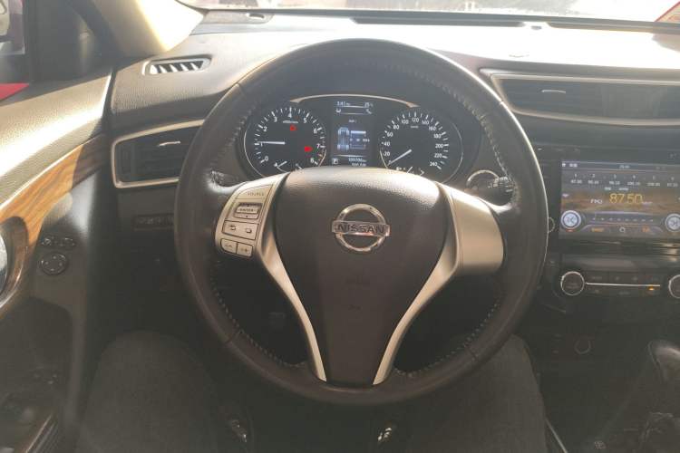 Used Nissan X-Trail 2014 2.5L CVT Luxury Edition 4WD Steering Wheel