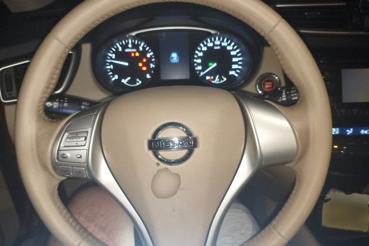 Used Nissan X-Trail 2014 2.5L CVT Luxury Edition 4WD Steering Wheel