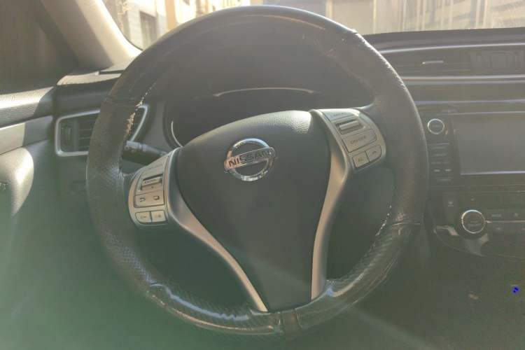 Used Nissan X-Trail 2014 2.0L CVT Smart Edition 2WD Steering Wheel