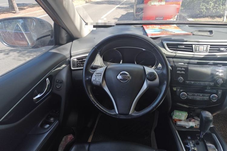 Used Nissan X-Trail 2014 2.5L CVT Luxury Edition 4WD Steering Wheel