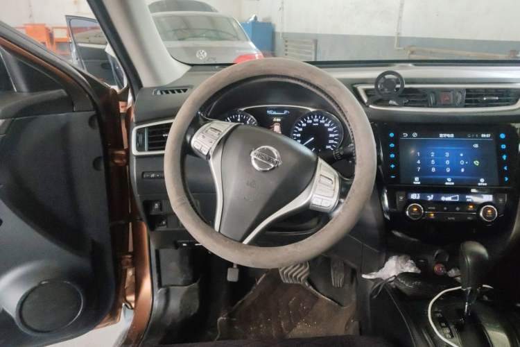 Used Nissan X-Trail 2014 2.0L CVT Comfort Edition 2WD Steering Wheel