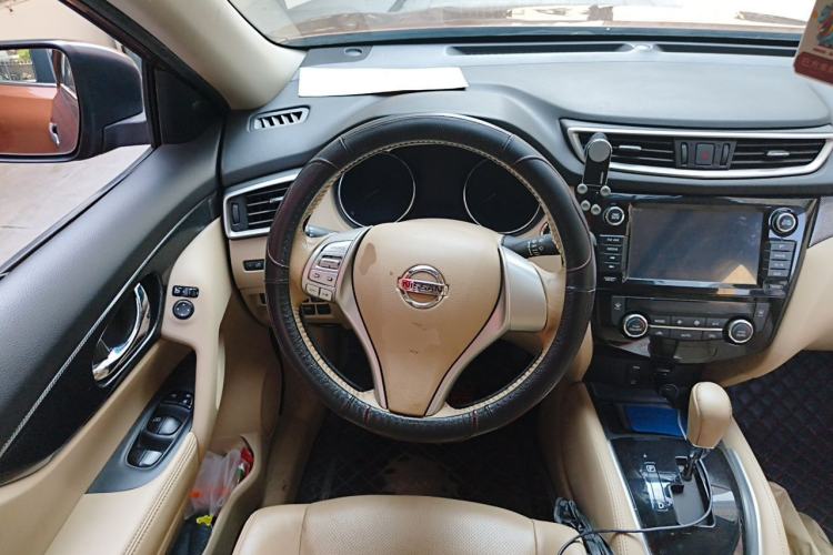 Used Nissan X-Trail 2014 2.5L CVT Luxury Edition 4WD Steering Wheel