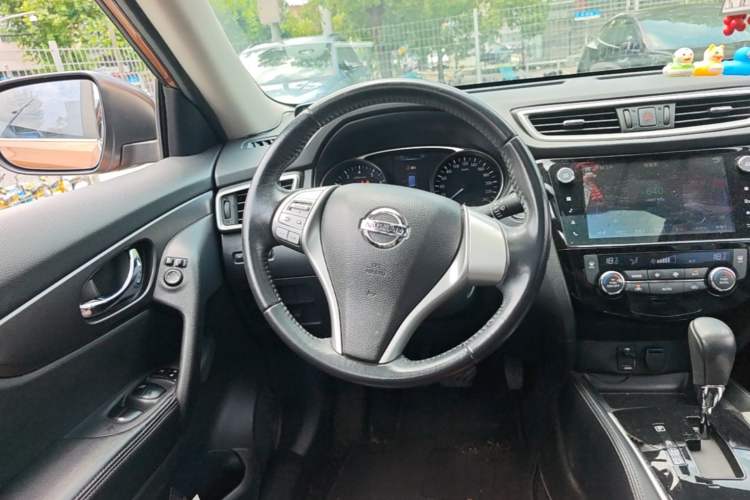 Used Nissan X-Trail 2014 2.0L CVT Comfort Edition 2WD Steering Wheel