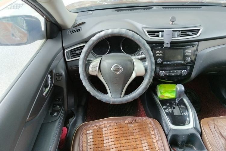 Used Nissan X-Trail 2014 2.0L CVT Comfort Edition 2WD Steering Wheel