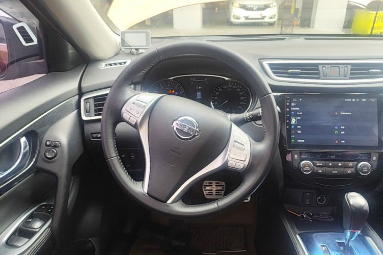 Used Nissan X-Trail 2014 2.5L CVT Luxury Edition 4WD Steering Wheel