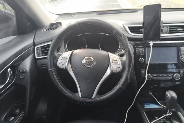 Used Nissan X-Trail 2014 2.5L CVT Luxury Edition 4WD Steering Wheel