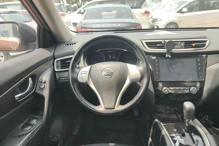 Used Nissan X-Trail 2014 2.0L CVT Comfort Edition 2WD Steering Wheel
