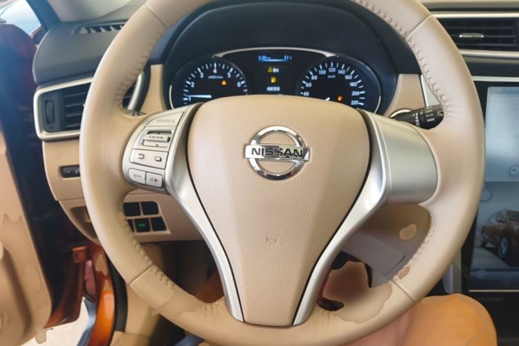 Used Nissan X-Trail 2014 2.0L CVT Comfort Edition 2WD Steering Wheel